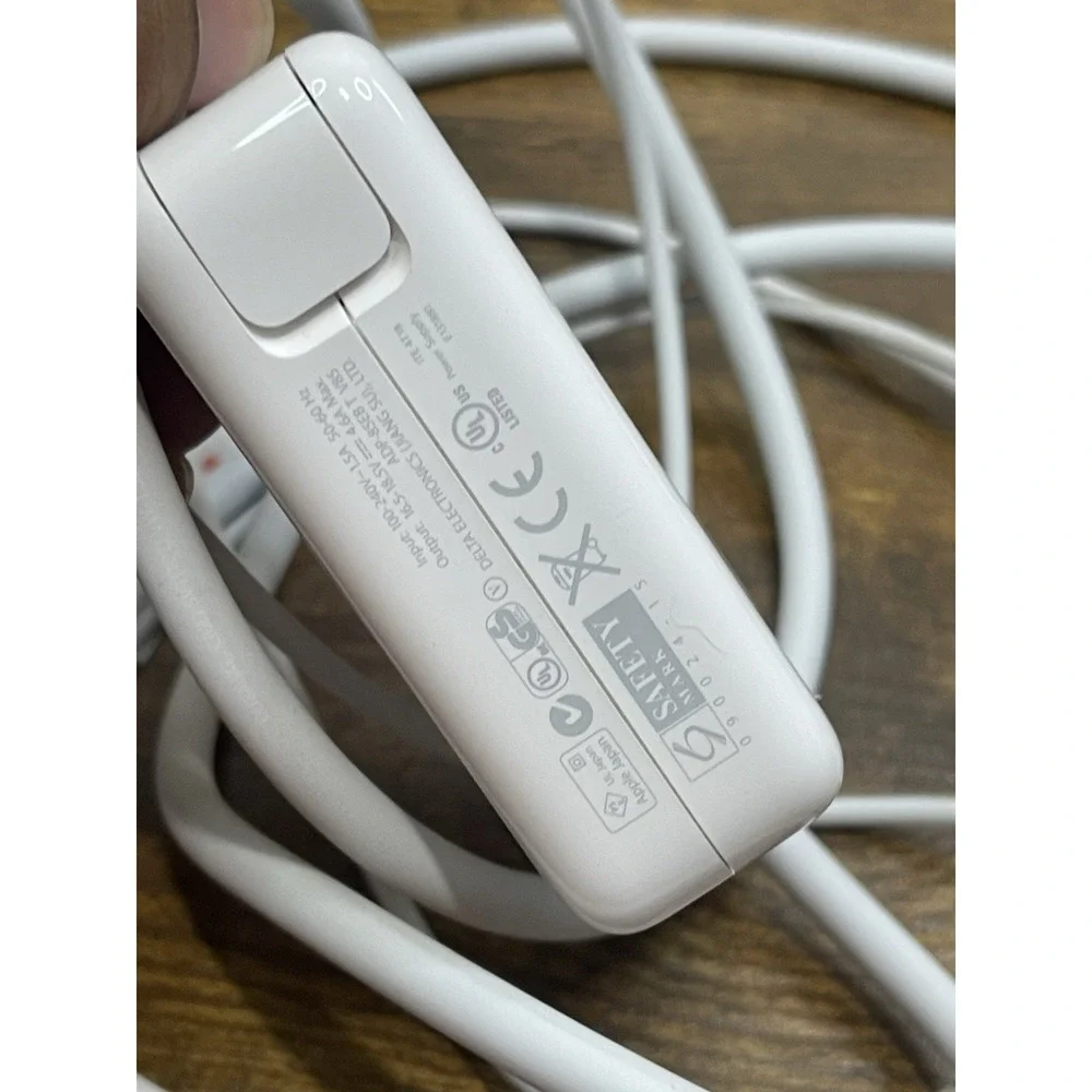 Genuine Apple MC556LL/B 85W MagSafe Power Adapter A1343